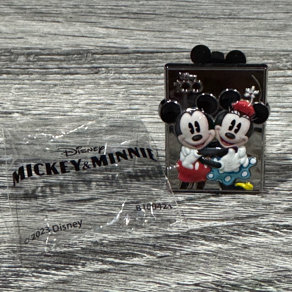 Disney | Mickey & Minnie (Wal-Mart Exclusive): 100 Years of Wonder - Enamel Pin
